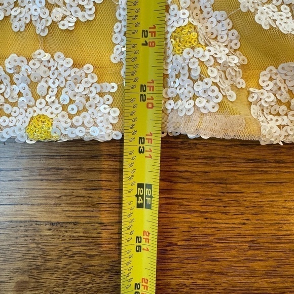 TRINA TURK Rancho sequin yellow & white floral tie back halter top size medium - Picture 11 of 11